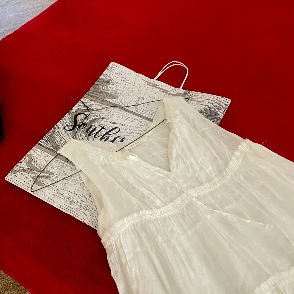 Brand New Southern Local White Dress. S/M